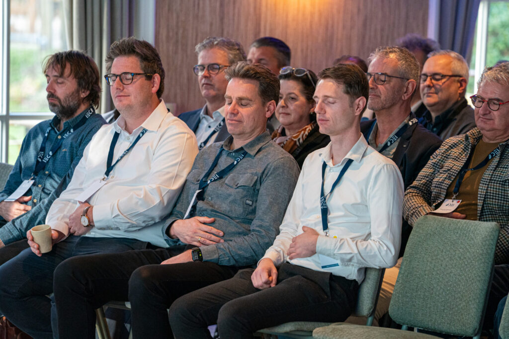 Ademtrainer Chris Rauwendaal legt in deze blogpost uit wat een normale ademfrequentie is en hoe je deze zelf kan meten en verlagen. 